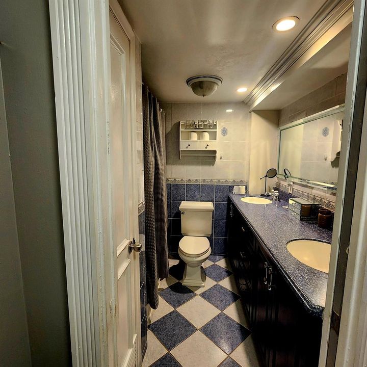 Guest Bathroom (full)