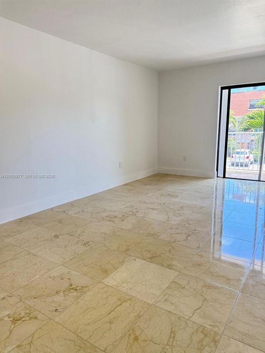 For Sale: $280,000 (2 beds, 1 baths, 1114 Square Feet)