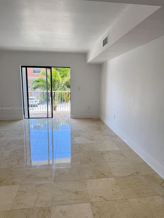 For Sale: $280,000 (2 beds, 1 baths, 1114 Square Feet)