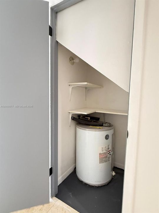 For Sale: $280,000 (2 beds, 1 baths, 1114 Square Feet)