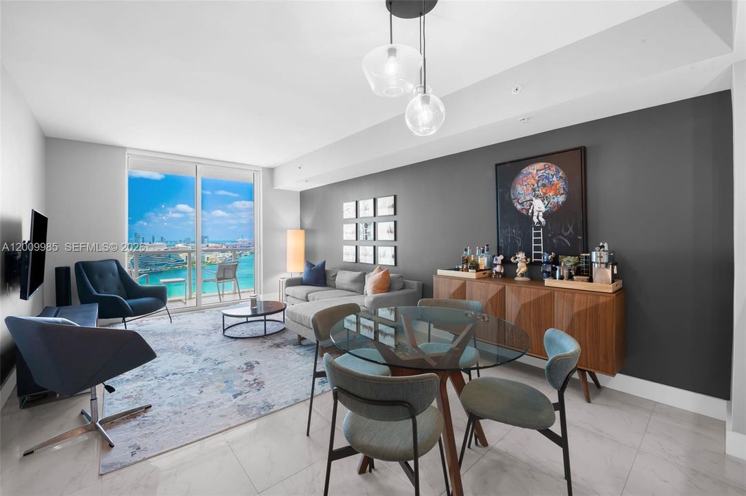 Active With Contract: $599,000 (2 beds, 2 baths, 1058 Square Feet)