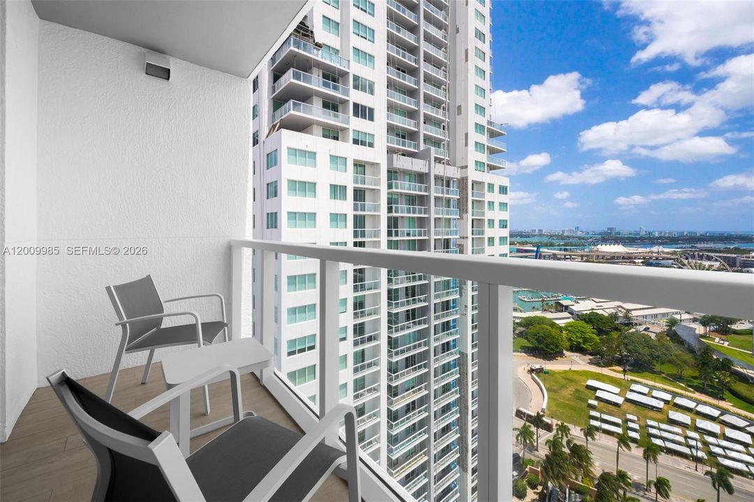 Active With Contract: $599,000 (2 beds, 2 baths, 1058 Square Feet)