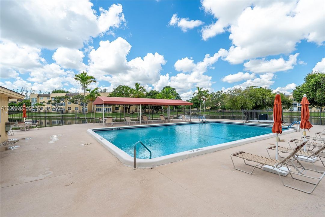 For Sale: $114,000 (2 beds, 2 baths, 880 Square Feet)