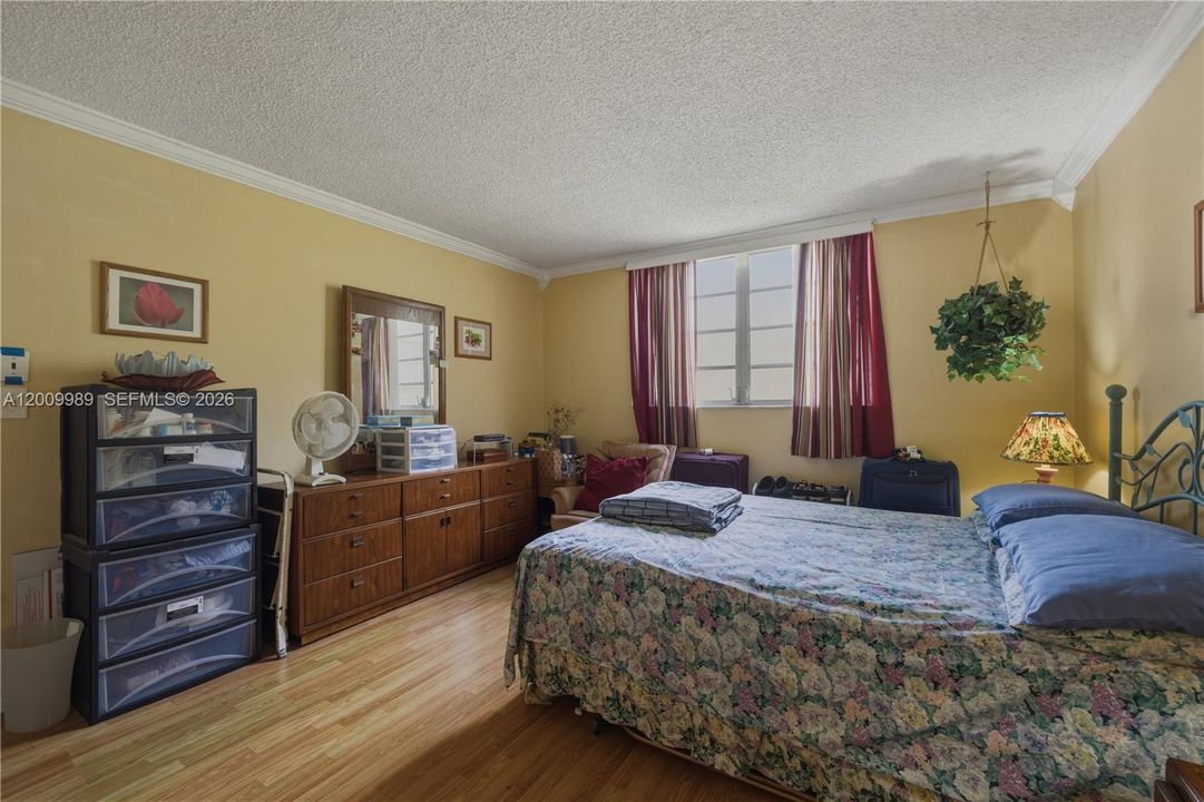 For Sale: $114,000 (2 beds, 2 baths, 880 Square Feet)