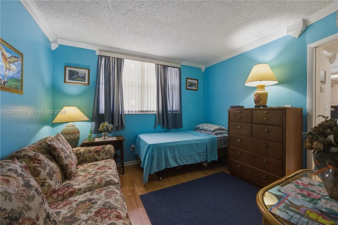For Sale: $114,000 (2 beds, 2 baths, 880 Square Feet)