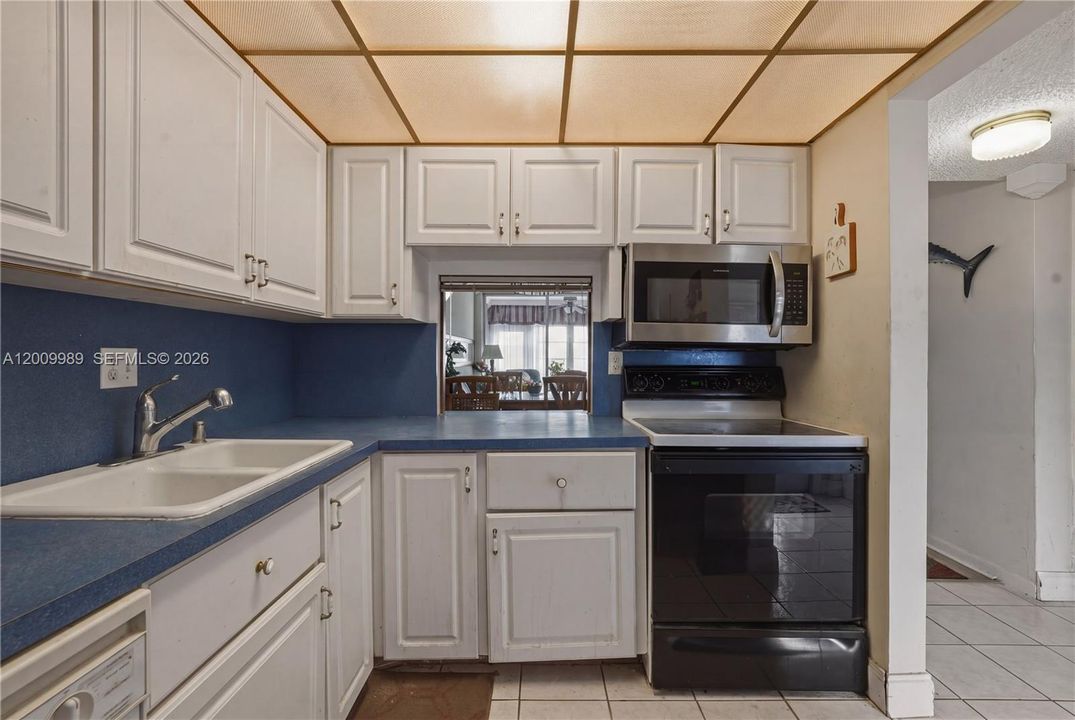 For Sale: $114,000 (2 beds, 2 baths, 880 Square Feet)