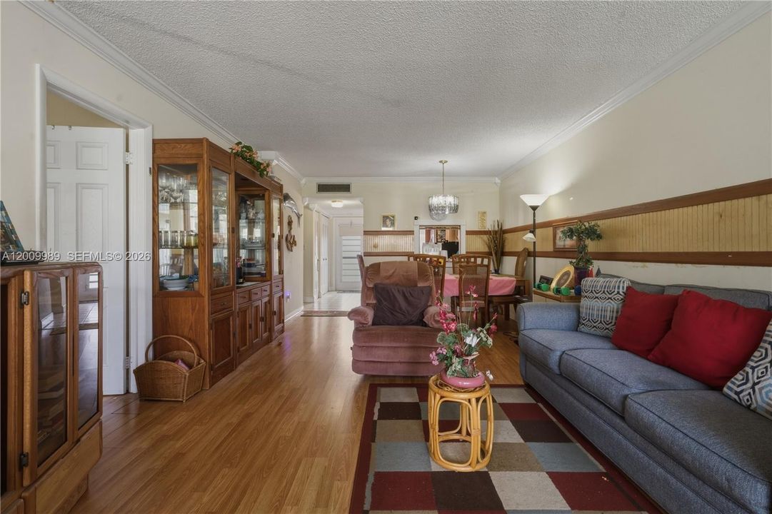 For Sale: $114,000 (2 beds, 2 baths, 880 Square Feet)