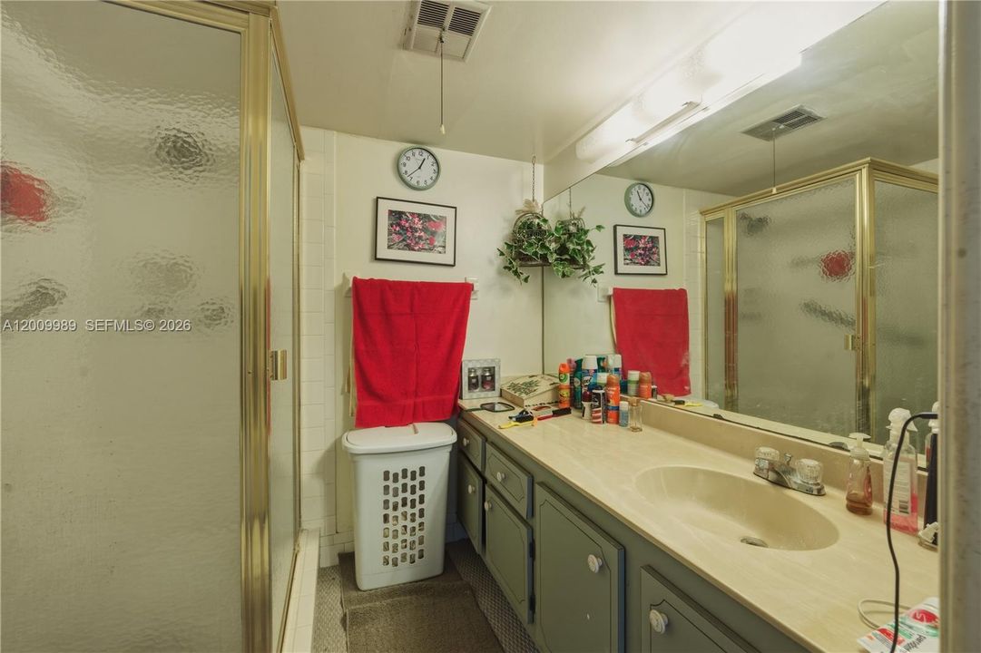 For Sale: $114,000 (2 beds, 2 baths, 880 Square Feet)