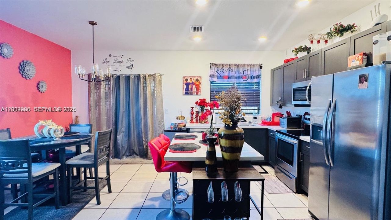 For Sale: $375,000 (3 beds, 3 baths, 1320 Square Feet)