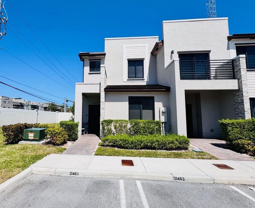 For Sale: $375,000 (3 beds, 3 baths, 1320 Square Feet)