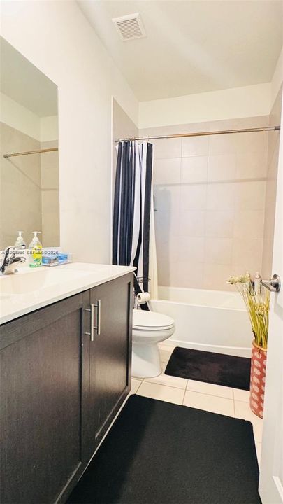For Sale: $375,000 (3 beds, 3 baths, 1320 Square Feet)
