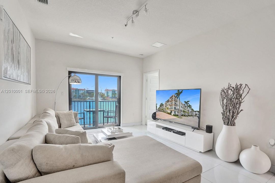 Recently Sold: $500,000 (3 beds, 2 baths, 1129 Square Feet)