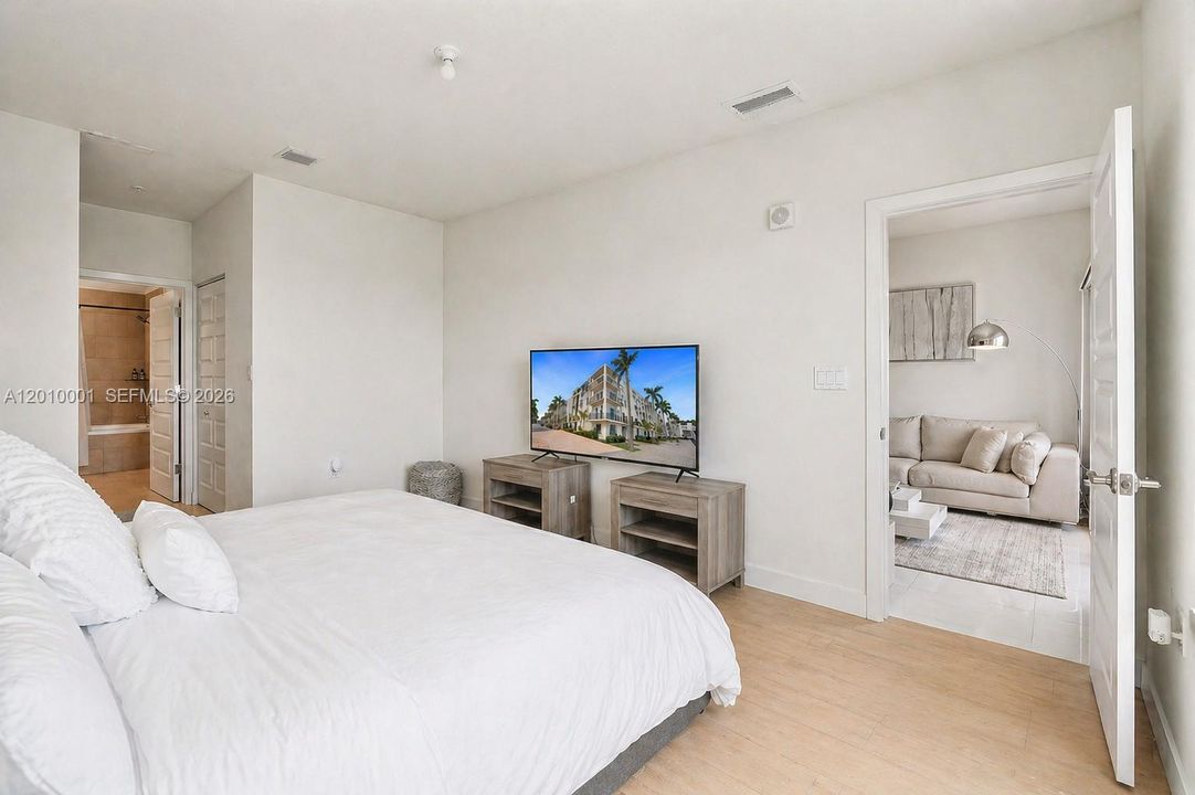 Recently Sold: $500,000 (3 beds, 2 baths, 1129 Square Feet)