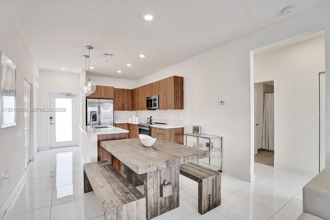 Recently Sold: $500,000 (3 beds, 2 baths, 1129 Square Feet)