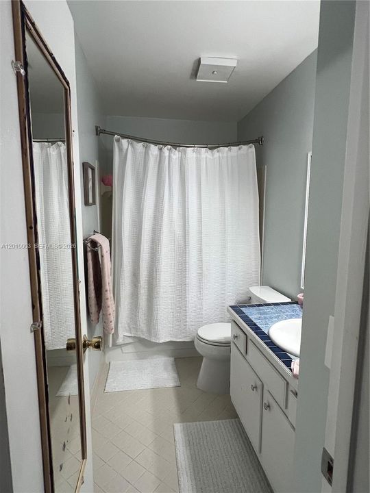 Activo con contrato: $2,550 (2 camas, 2 baños, 1182 Pies cuadrados)