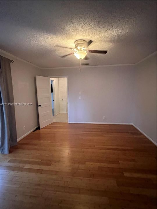 Activo con contrato: $2,550 (2 camas, 2 baños, 1182 Pies cuadrados)