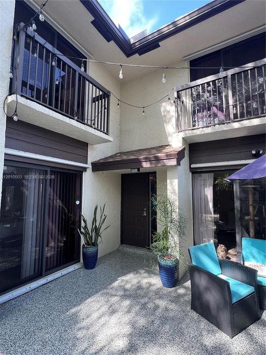Activo con contrato: $2,550 (2 camas, 2 baños, 1182 Pies cuadrados)