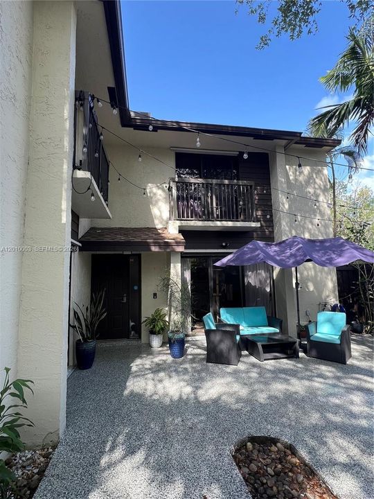 Activo con contrato: $2,550 (2 camas, 2 baños, 1182 Pies cuadrados)