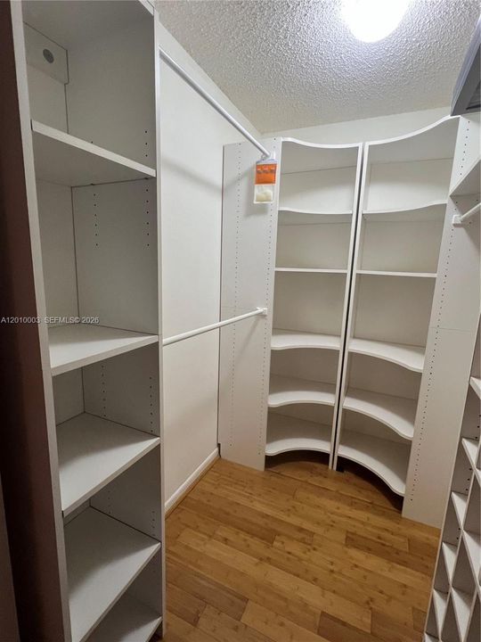 Activo con contrato: $2,550 (2 camas, 2 baños, 1182 Pies cuadrados)