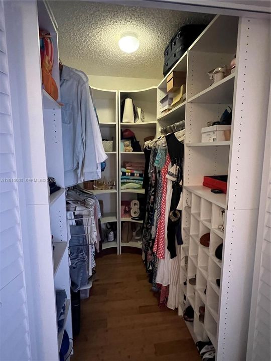 Activo con contrato: $2,550 (2 camas, 2 baños, 1182 Pies cuadrados)