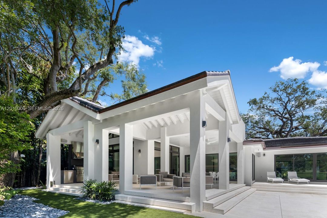 Activo con contrato: $6,995,000 (4 camas, 3 baños, 4420 Pies cuadrados)