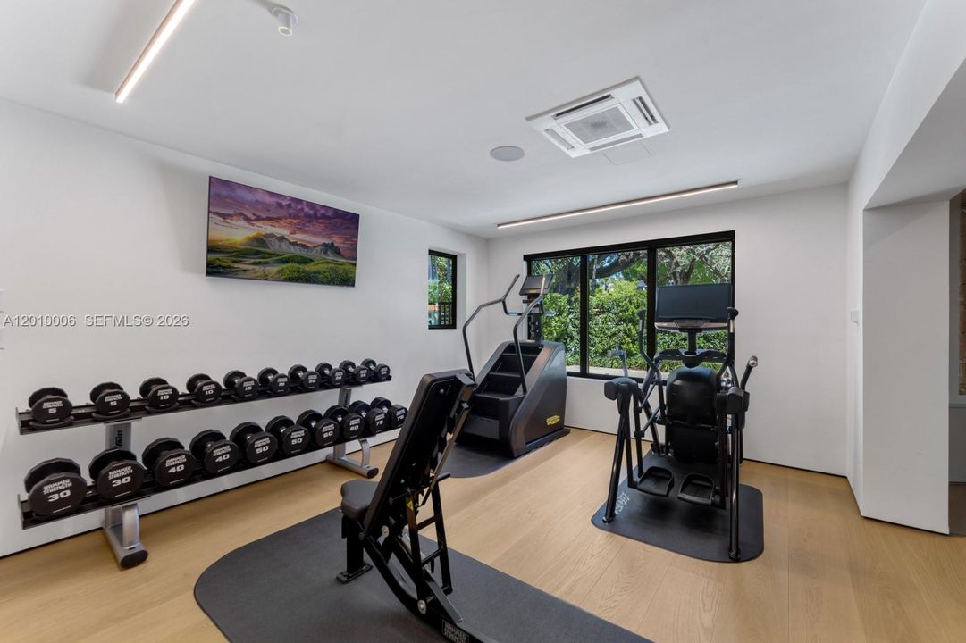 Activo con contrato: $6,995,000 (4 camas, 3 baños, 4420 Pies cuadrados)