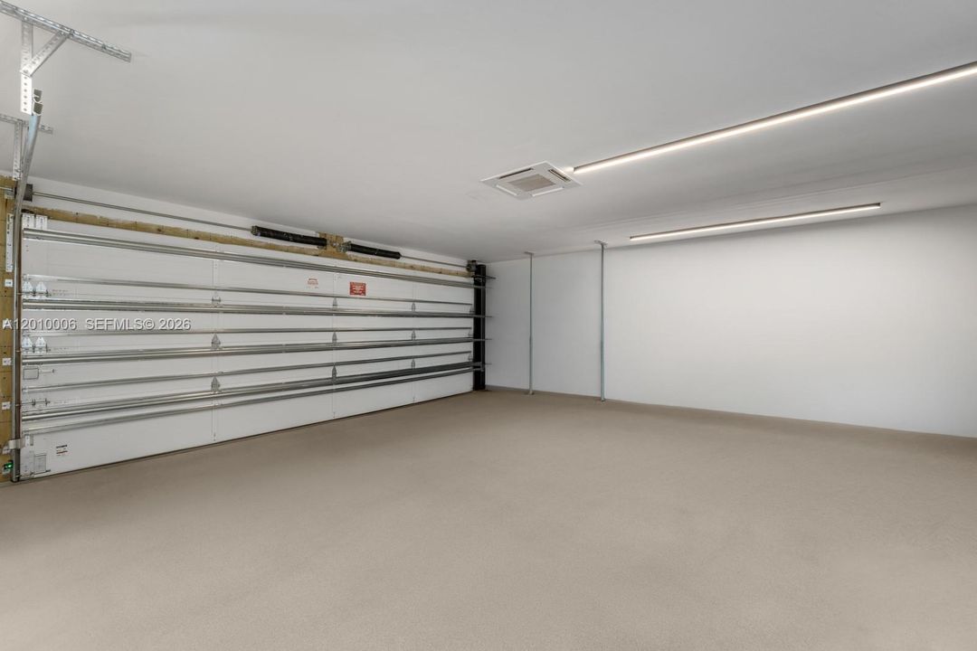 Activo con contrato: $6,995,000 (4 camas, 3 baños, 4420 Pies cuadrados)