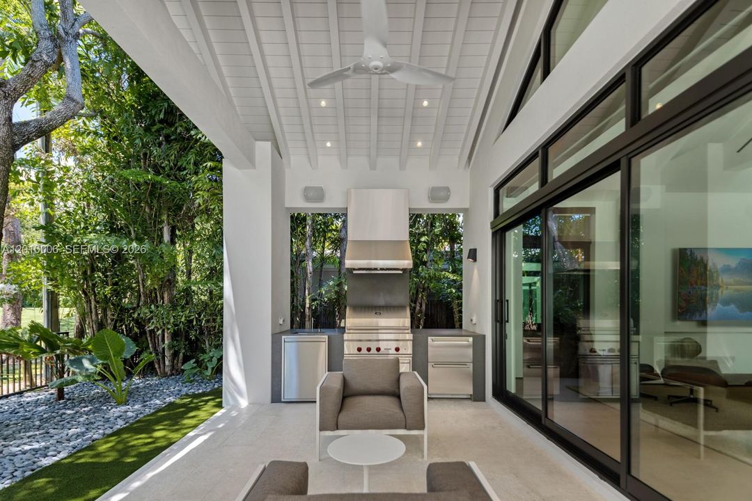 Activo con contrato: $6,995,000 (4 camas, 3 baños, 4420 Pies cuadrados)