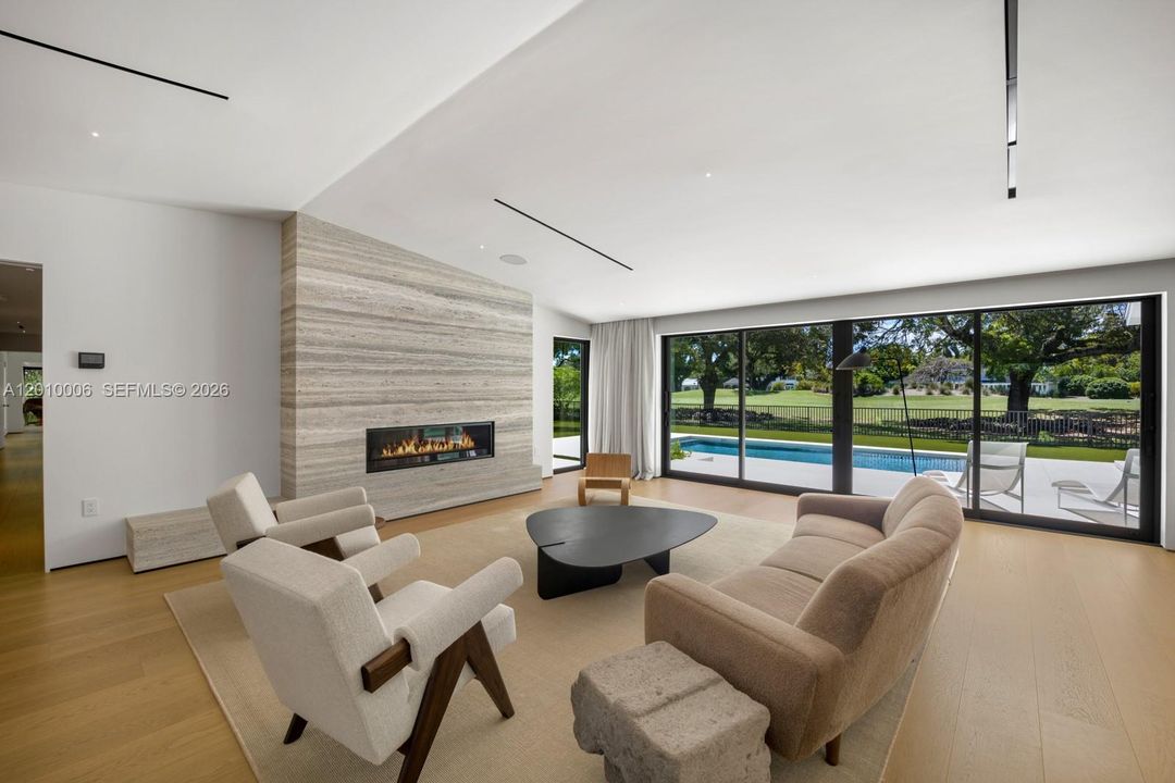 Activo con contrato: $6,995,000 (4 camas, 3 baños, 4420 Pies cuadrados)
