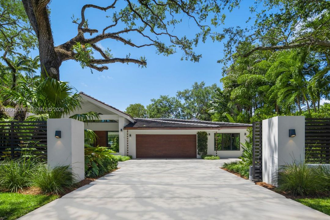 Activo con contrato: $6,995,000 (4 camas, 3 baños, 4420 Pies cuadrados)