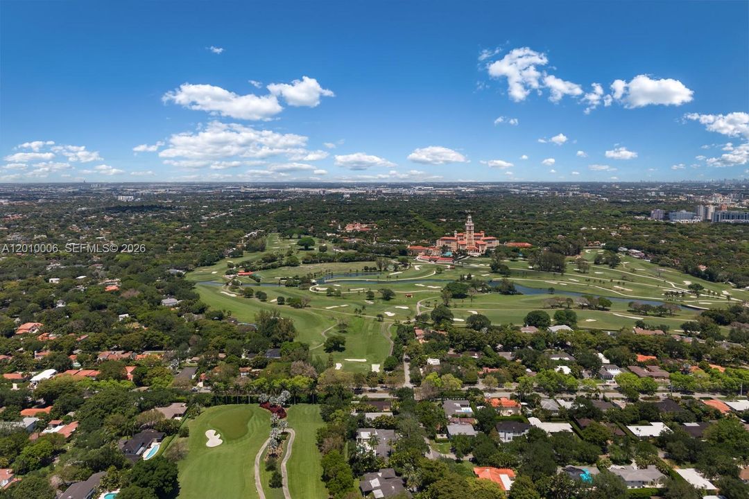 Activo con contrato: $6,995,000 (4 camas, 3 baños, 4420 Pies cuadrados)