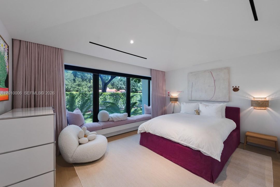 Activo con contrato: $6,995,000 (4 camas, 3 baños, 4420 Pies cuadrados)