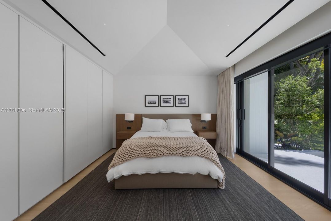 Activo con contrato: $6,995,000 (4 camas, 3 baños, 4420 Pies cuadrados)