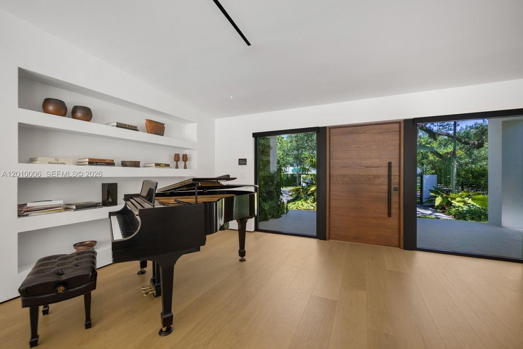 Activo con contrato: $6,995,000 (4 camas, 3 baños, 4420 Pies cuadrados)