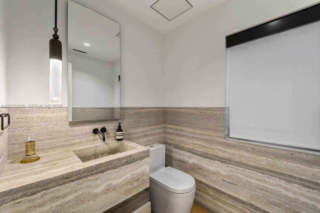 Activo con contrato: $6,995,000 (4 camas, 3 baños, 4420 Pies cuadrados)