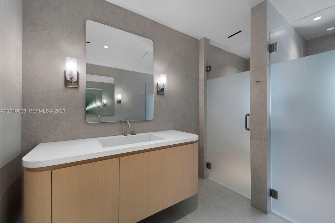 Activo con contrato: $6,995,000 (4 camas, 3 baños, 4420 Pies cuadrados)