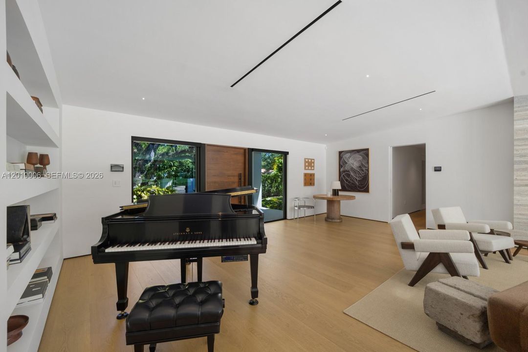 Activo con contrato: $6,995,000 (4 camas, 3 baños, 4420 Pies cuadrados)