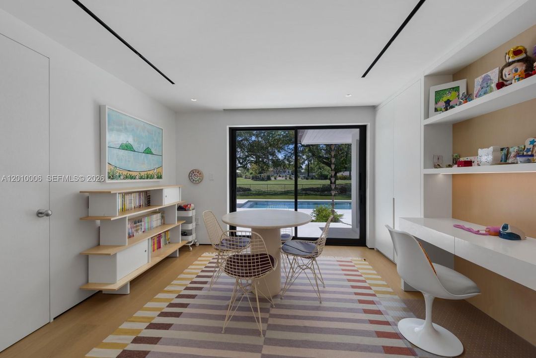Activo con contrato: $6,995,000 (4 camas, 3 baños, 4420 Pies cuadrados)