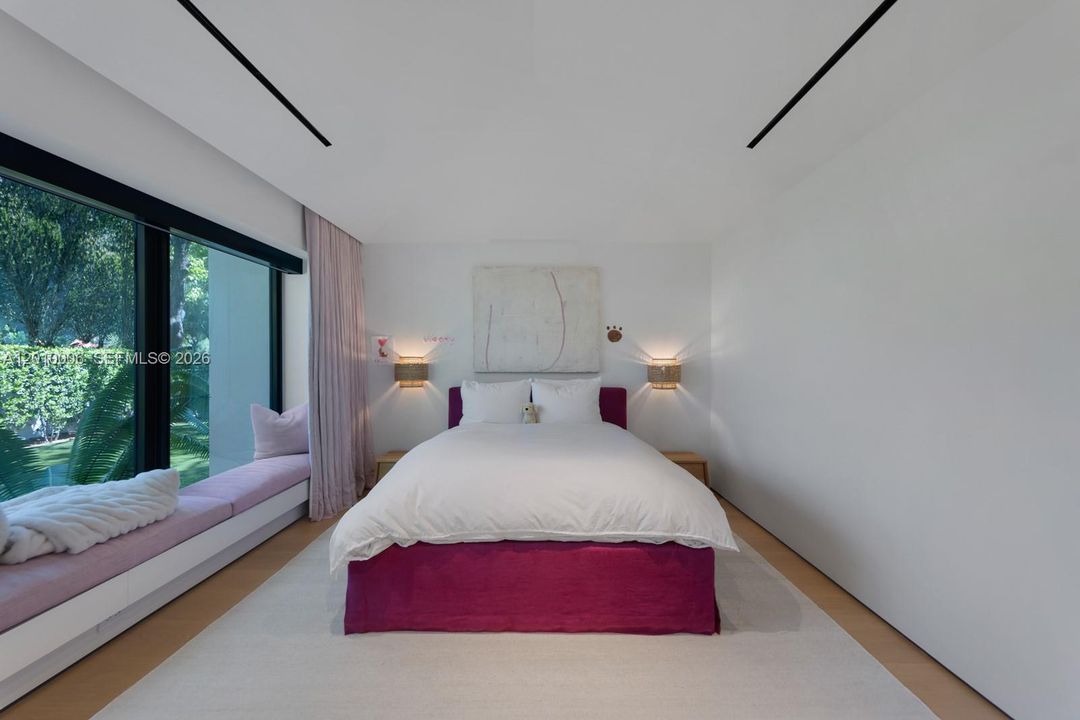 Activo con contrato: $6,995,000 (4 camas, 3 baños, 4420 Pies cuadrados)