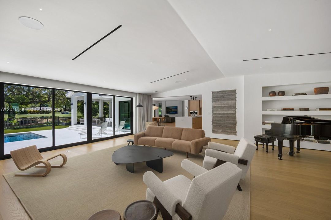 Activo con contrato: $6,995,000 (4 camas, 3 baños, 4420 Pies cuadrados)