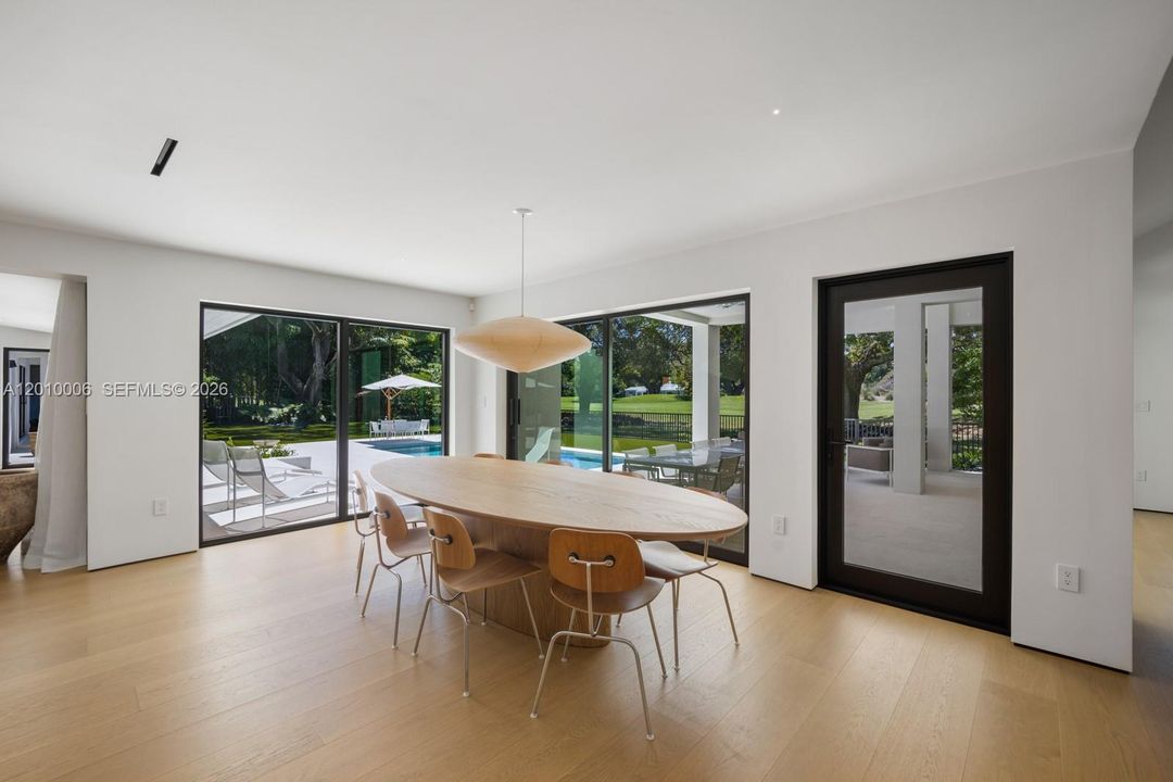 Activo con contrato: $6,995,000 (4 camas, 3 baños, 4420 Pies cuadrados)