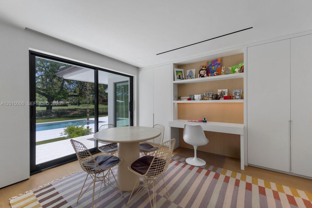 Activo con contrato: $6,995,000 (4 camas, 3 baños, 4420 Pies cuadrados)
