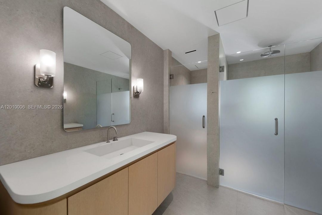 Activo con contrato: $6,995,000 (4 camas, 3 baños, 4420 Pies cuadrados)