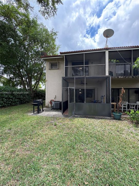 Activo con contrato: $2,795 (3 camas, 2 baños, 1450 Pies cuadrados)