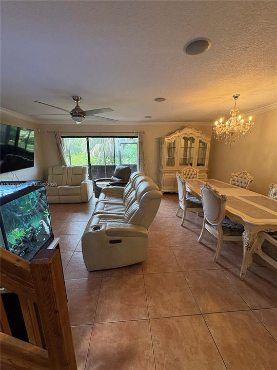 Activo con contrato: $2,795 (3 camas, 2 baños, 1450 Pies cuadrados)