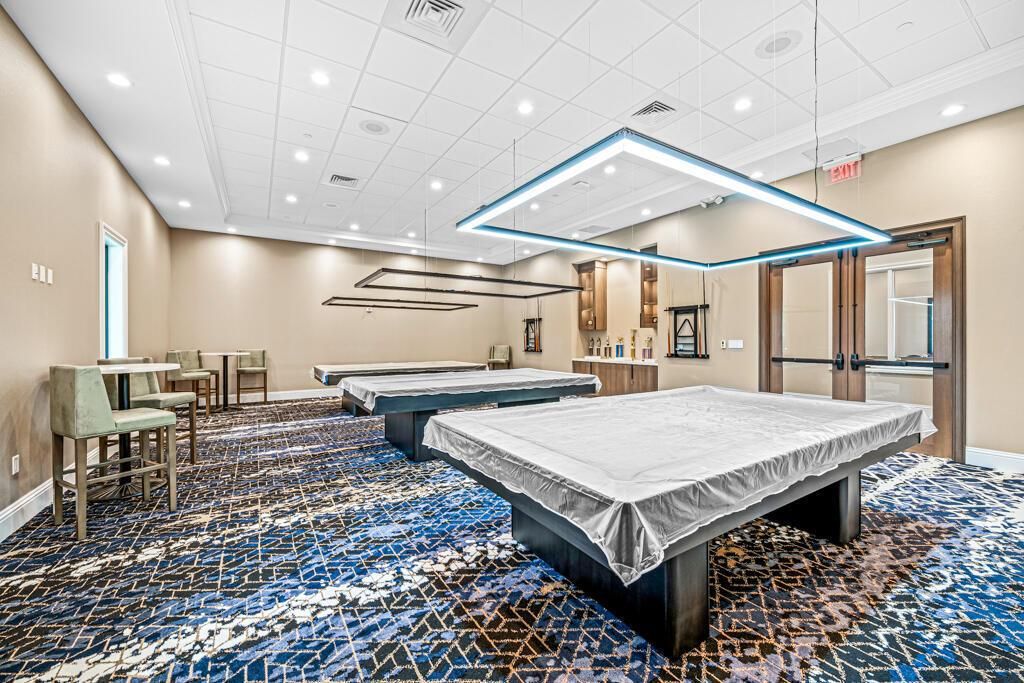 21 CLUBHOUSE BILLIARDS 2