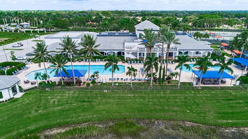 40clubhouse rear view