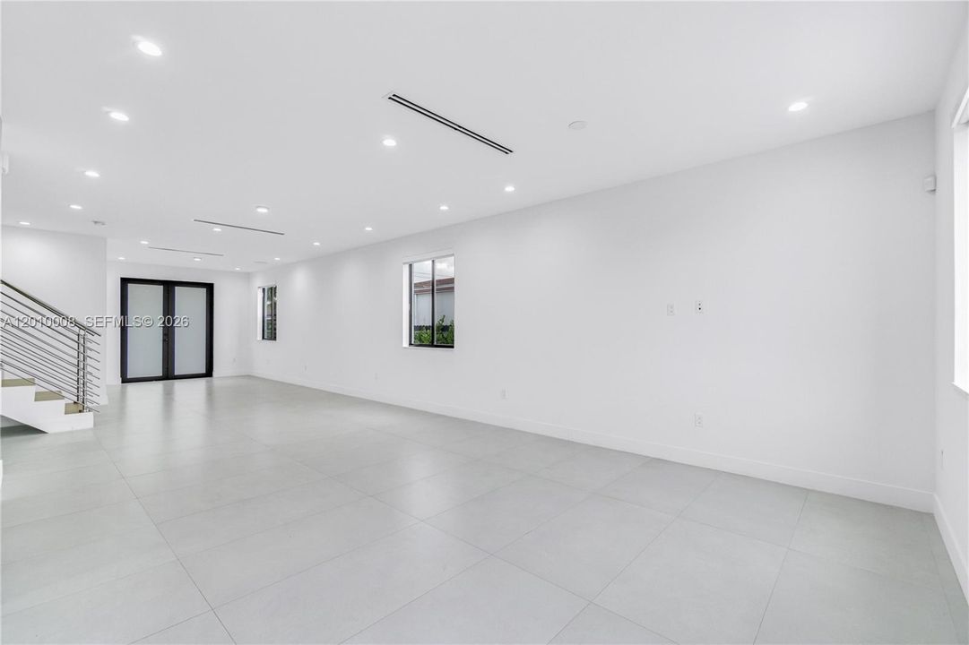 Active With Contract: $1,545,000 (4 beds, 3 baths, 2446 Square Feet)
