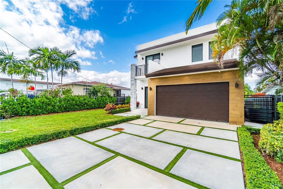 Active With Contract: $1,545,000 (4 beds, 3 baths, 2446 Square Feet)