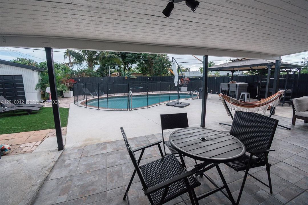 Activo con contrato: $450,000 (2 camas, 2 baños, 1104 Pies cuadrados)
